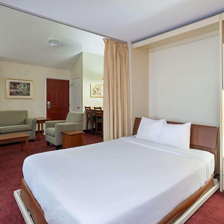 Hawthorn Suites By Wyndham Dearborn/Detroit Extérieur photo