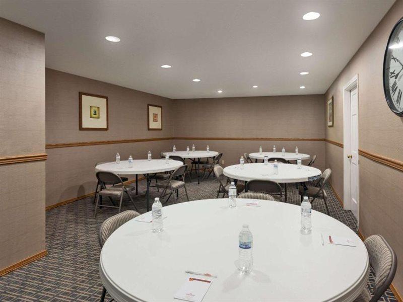 Hawthorn Suites By Wyndham Dearborn/Detroit Extérieur photo