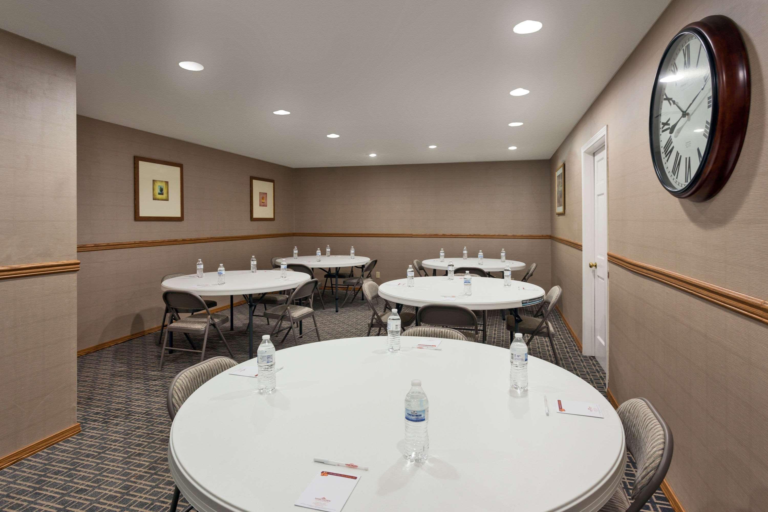 Hawthorn Suites By Wyndham Dearborn/Detroit Extérieur photo