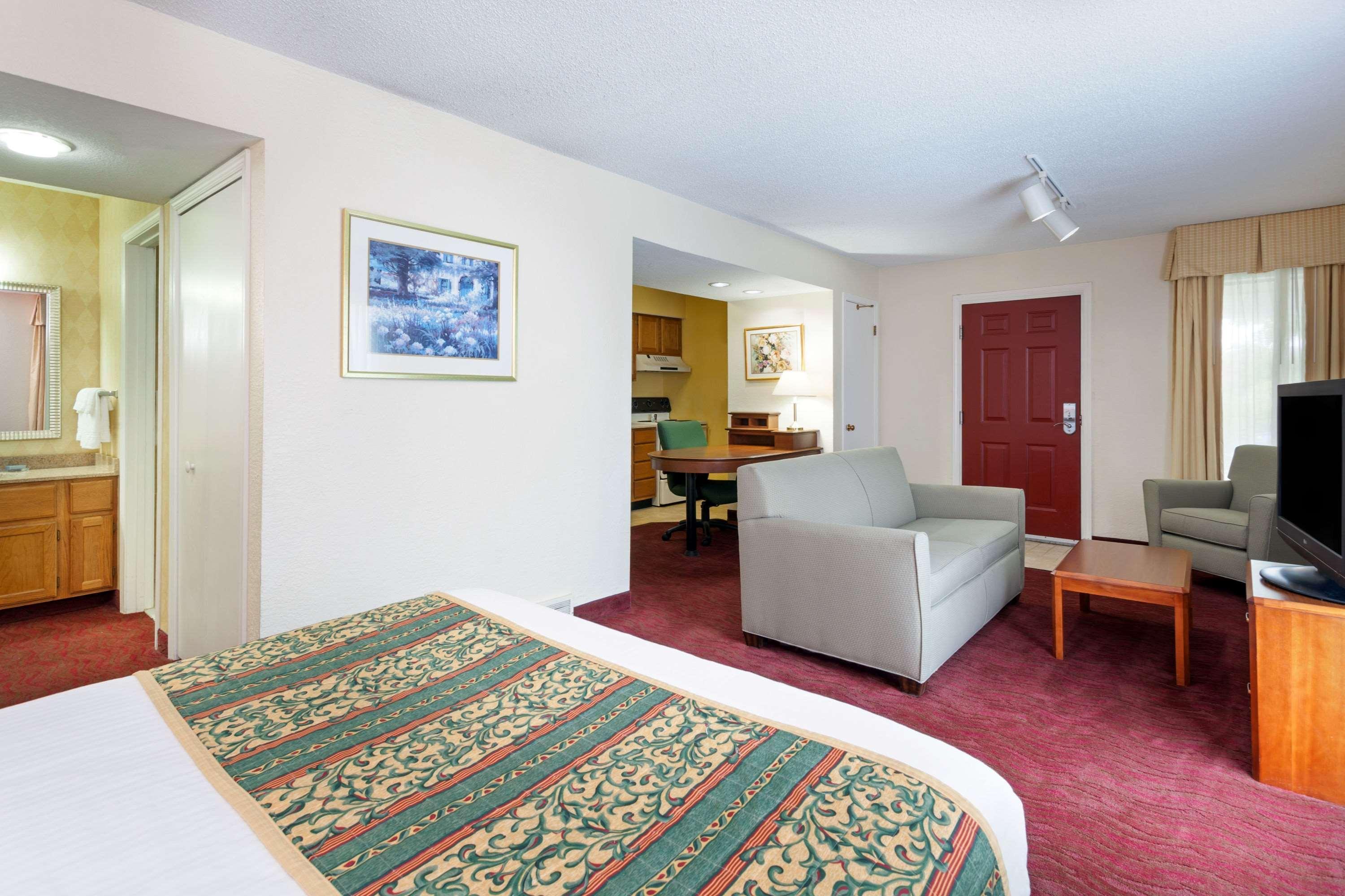 Hawthorn Suites By Wyndham Dearborn/Detroit Extérieur photo